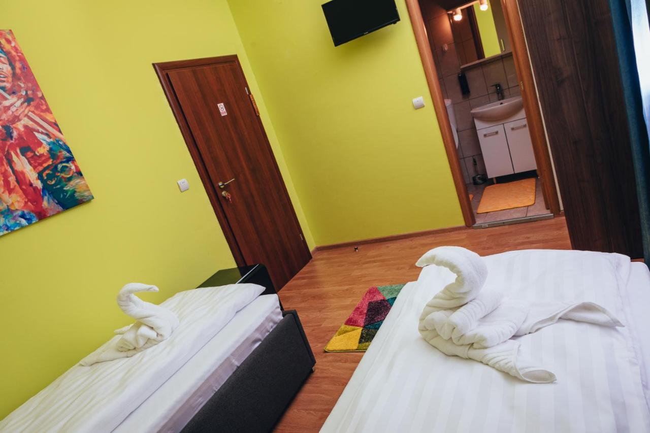 Guitar - Camere De Inchiriat Sibiu Extérieur photo