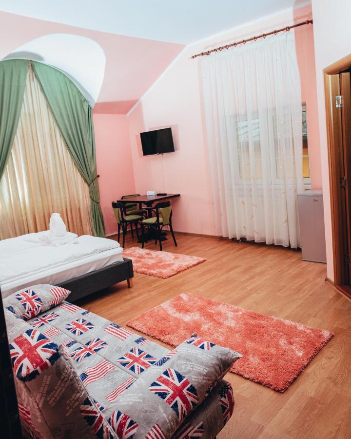 Guitar - Camere De Inchiriat Sibiu Extérieur photo